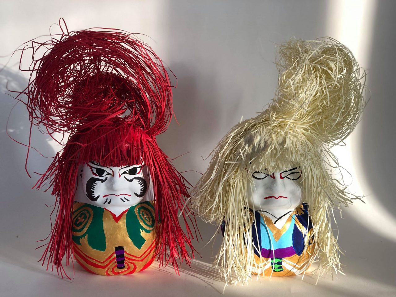 <蓮獅子達磨-赤-RENJISHI DARUMA-RED-と蓮獅子達磨-白-RENJISHI DARUMA-WHITE- ルミコ・ハーモニー作>